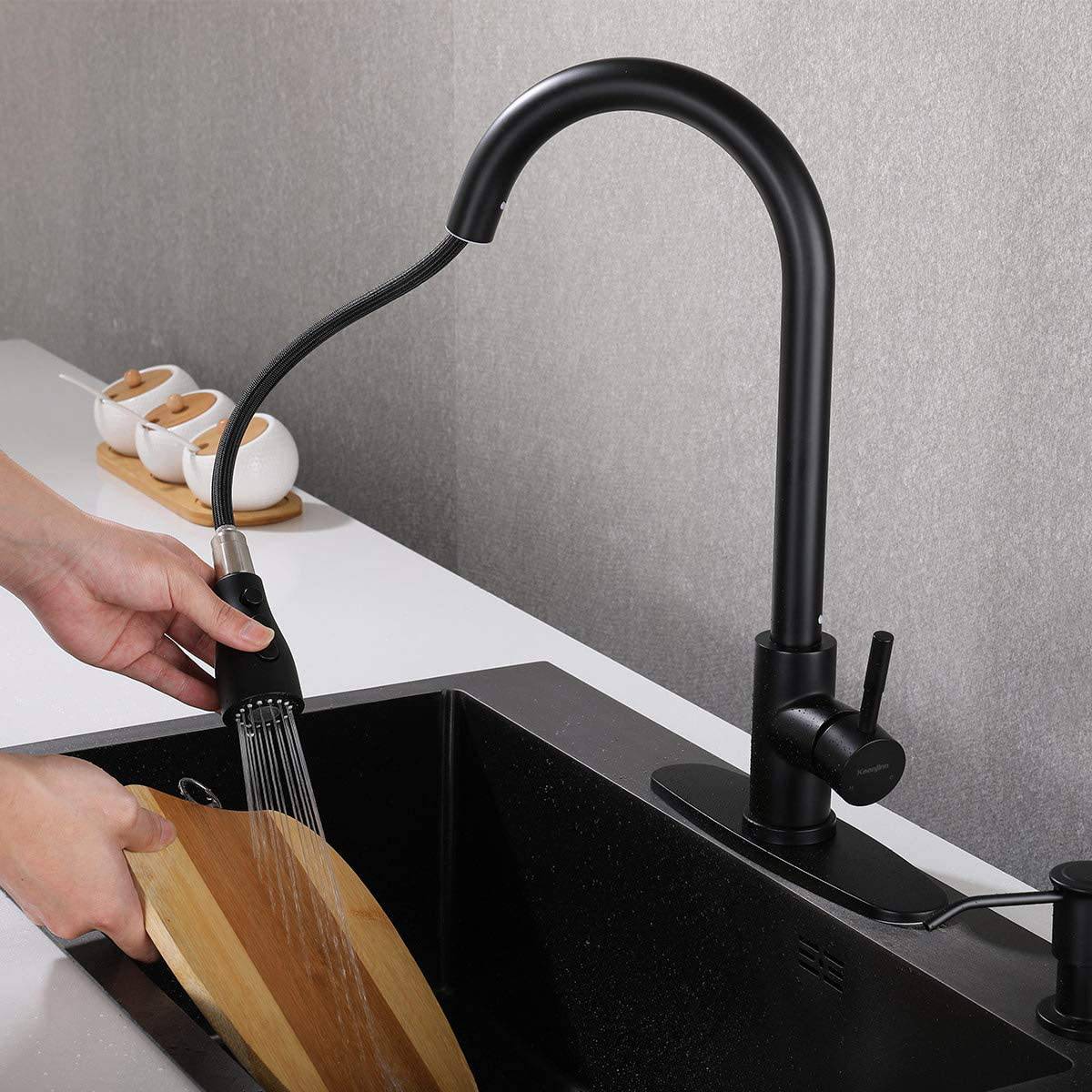 Matte Black Kitchen Faucet, Single Hole Faucets for Kitchen Sinks, Stainless Steel Kitchen Sink Faucets with Pull Down Sprayer - Venetio