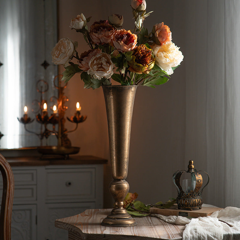 Regal Chalice Vase – Antique Gold Goblet ✦ Palace-Worthy Centerpiece