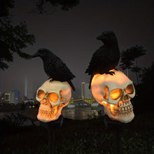 Laden Sie das Bild in den Galerie-Viewer, VENETIO Skull Garden Light - Light Up Your Halloween with Automatic Charging for Patio, Backyard, and Garden ➡ OD-00007