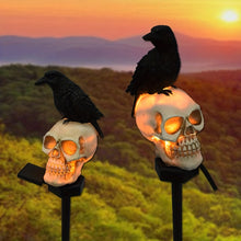 Cargar imagen en el visor de la galería, VENETIO Skull Garden Light - Light Up Your Halloween with Automatic Charging for Patio, Backyard, and Garden ➡ OD-00007